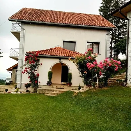 Domacinstvo Sindelic 招待所 3*