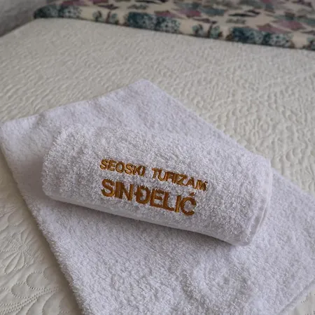 Domacinstvo Sindelic 招待所